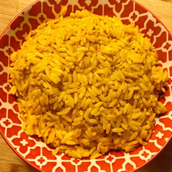 How to Make Spanish Yellow Rice in a Rice Cooker - FoodieZoolee